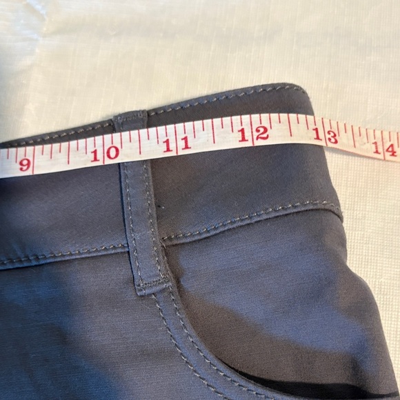 Aritzia talula Hazel charcoal shorts - Picture 5 of 6